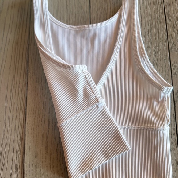 Lululemon Power Pivot Tank - Picture 4 of 6